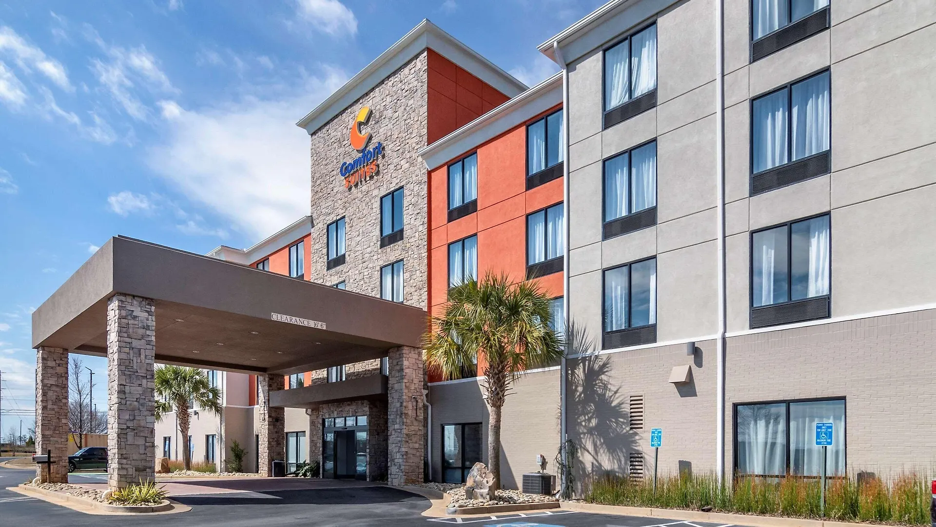 Where to Stay in the US South: 15 Best Comfort Suites Hotels