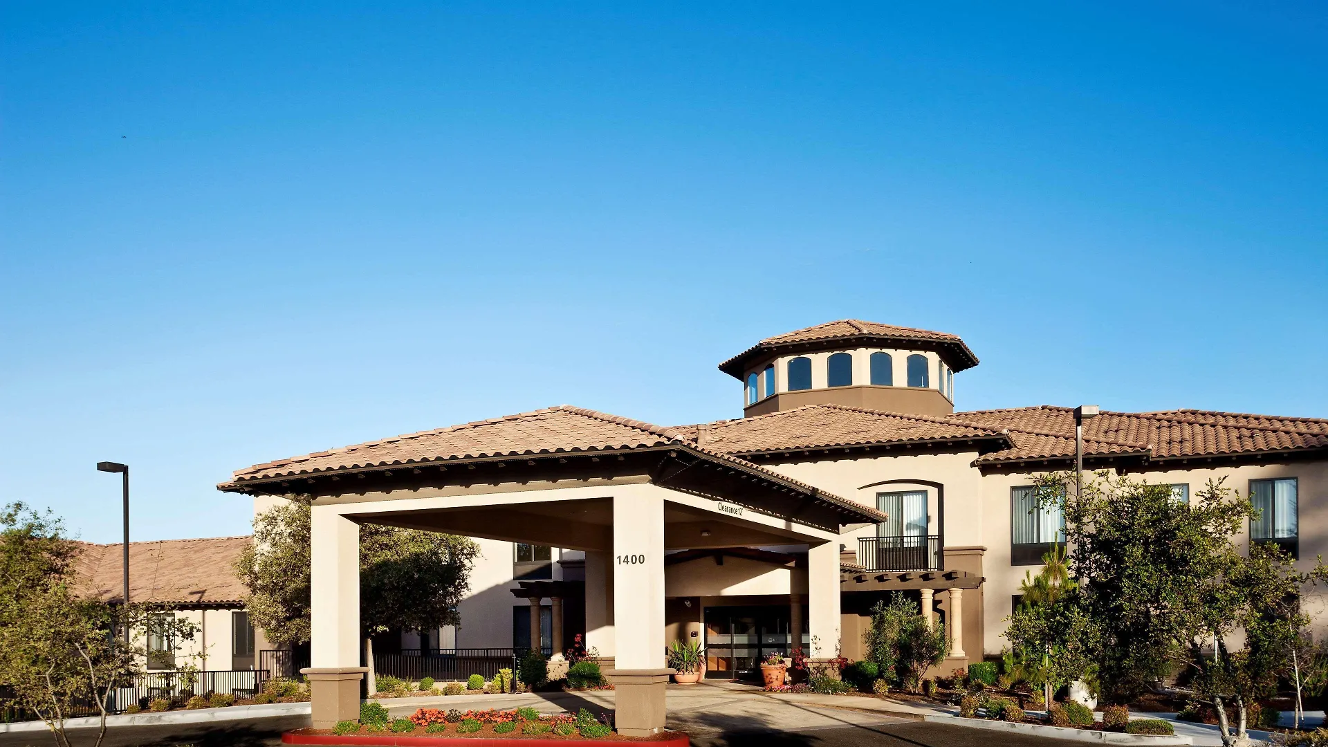 4 Beach Hotels Near Oak Park Heights Shopping Center Reviewed