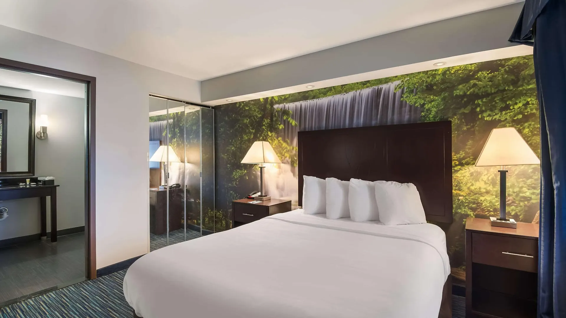 Where to Stay Near Everson Museum of Art: 8 Design Hotels