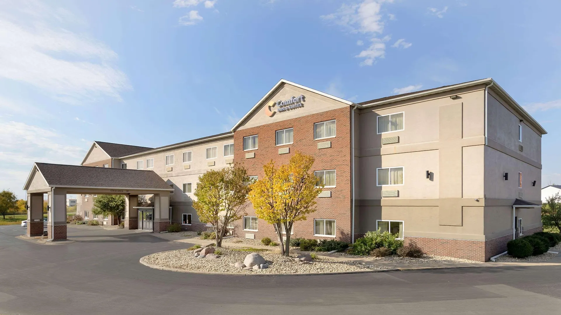 2 Hotels Near Trinity Medical Center That Deliver