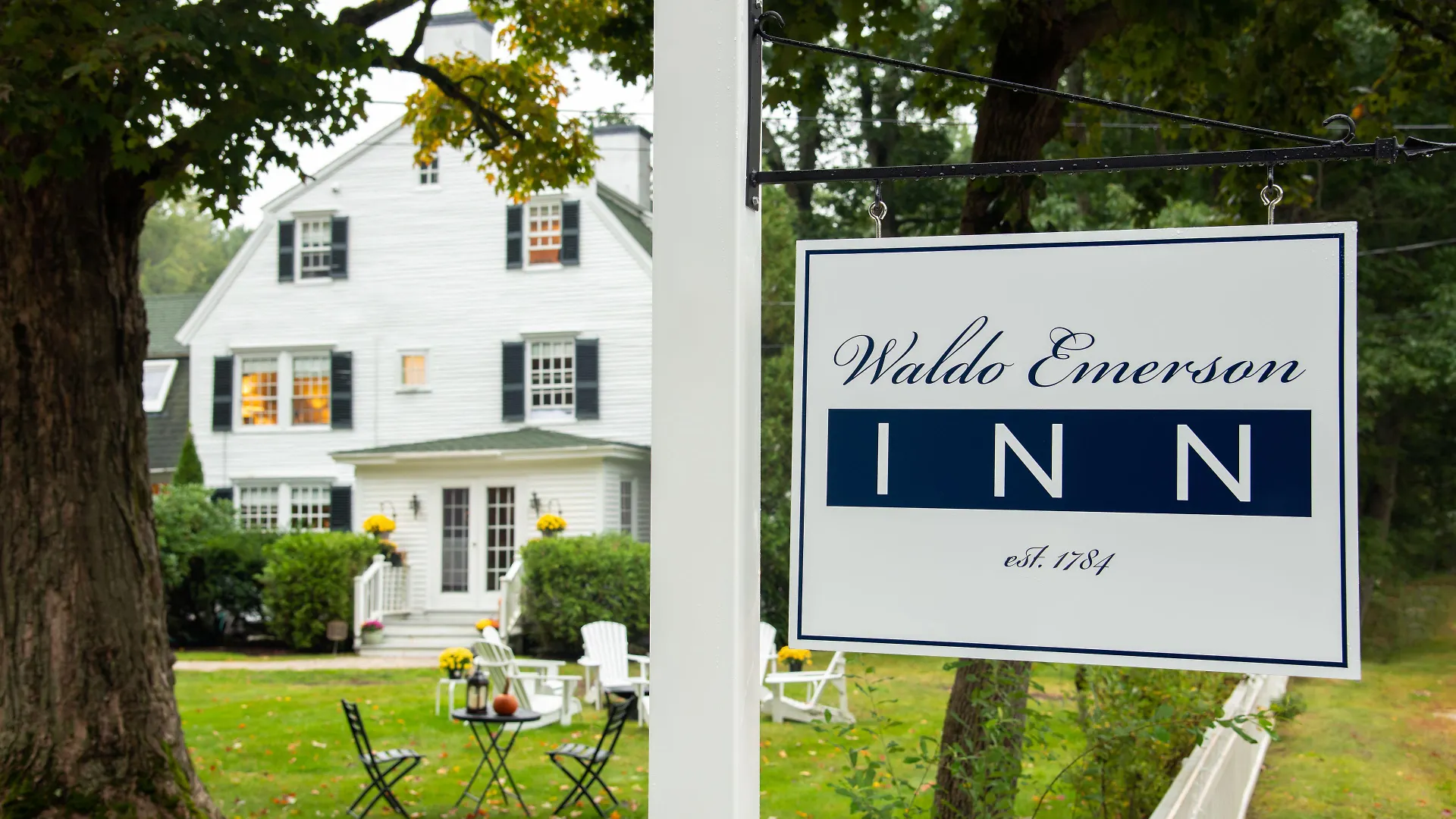 4 Smart Couple Hotels Near Seashore Trolley Museum Worth Booking
