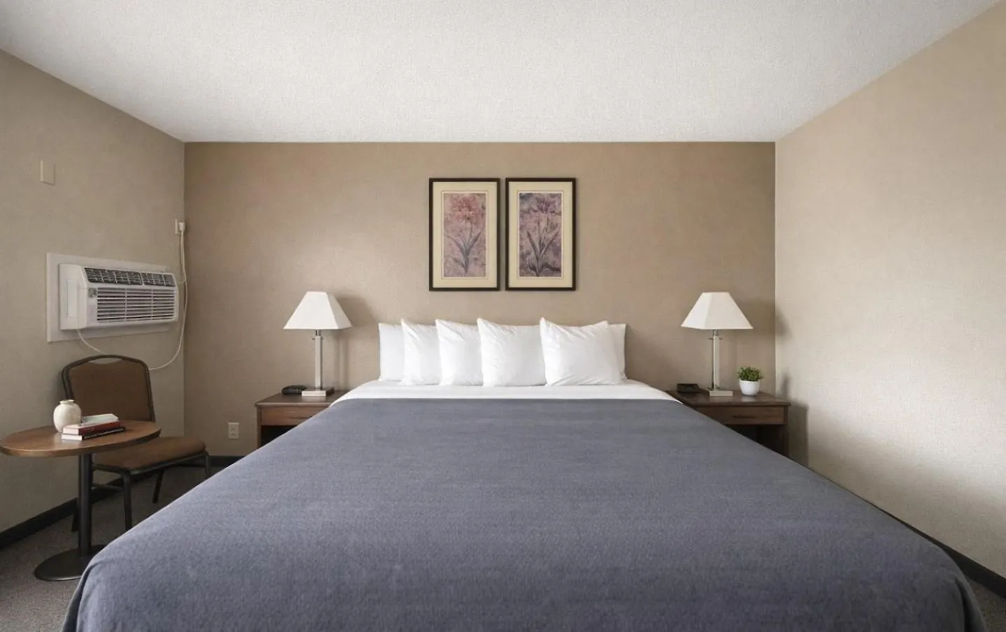 Where to Stay in Glen Canyon: 6 Best Central Hotels