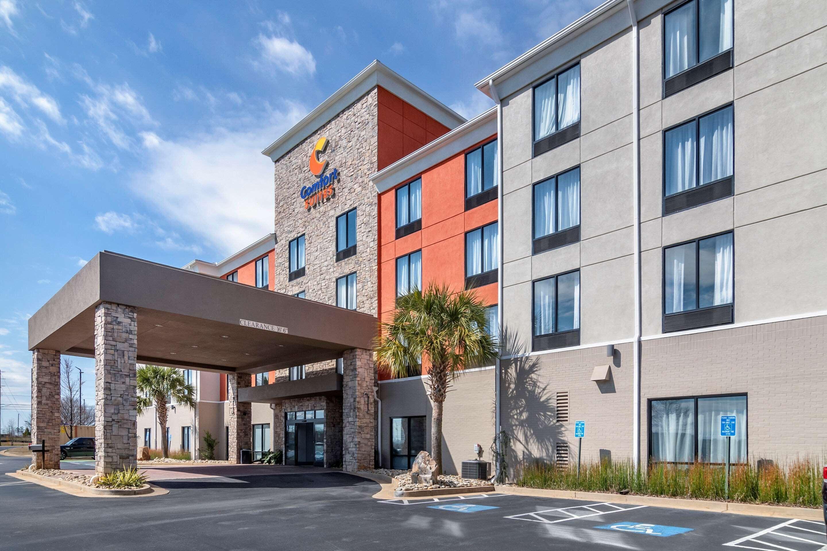 Where to Stay in the US South: 15 Best Comfort Suites Hotels