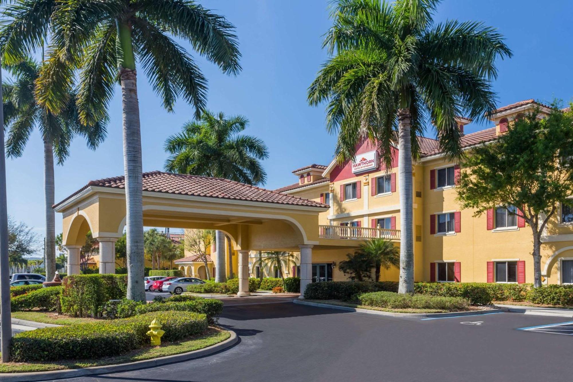 Staying Near Waterside Shops: 8 Naples Hotels Compared