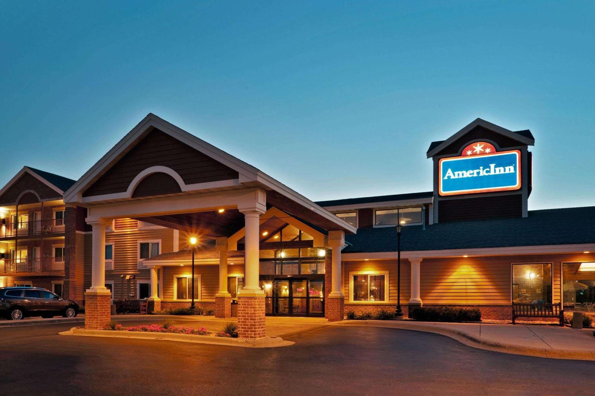 4 Three-Star Hotels Near Murphy's Landing Worth Booking