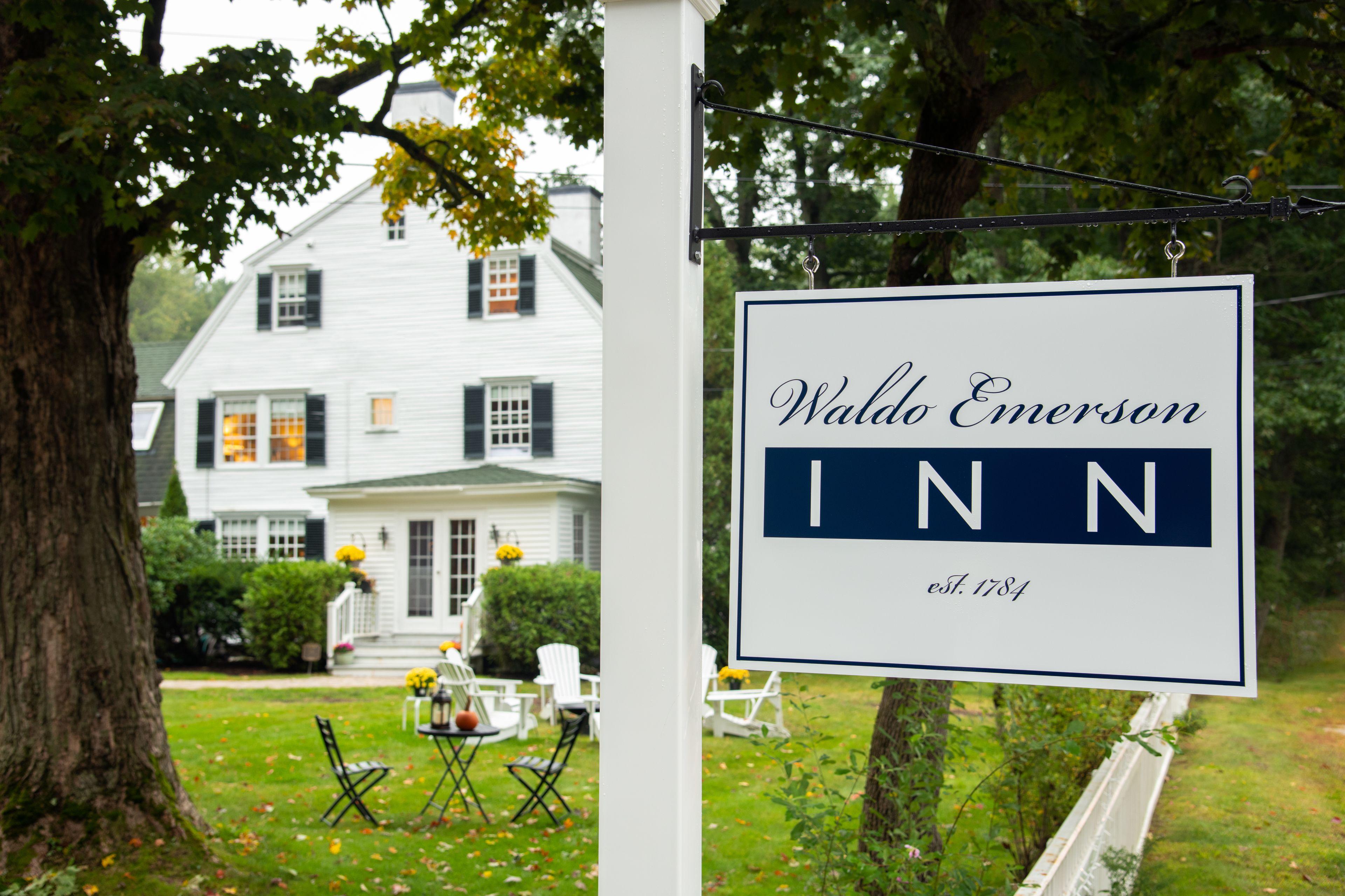4 Smart Couple Hotels Near Seashore Trolley Museum Worth Booking